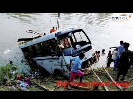Road Accident: पाकिस्तान में बड़ा सड़क हादसा, 27 की मौत, 69 घायल 