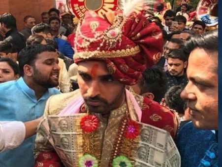 5 लाख के नोटों की माला पहने नूपुर से शादी करने गए थे भुवनेश्वर