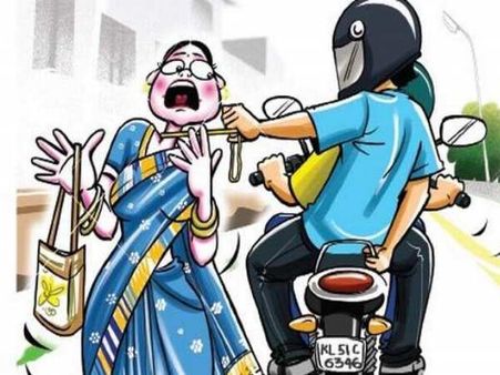महिला की आंख में मिर्च पाउडर झोंककर ले उड़े गले का मंगलसूत्र