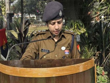 मेरठ की SSP मंजिल सैनी से क्राइम, तुरंत किया कैलिफोर्निया फोन