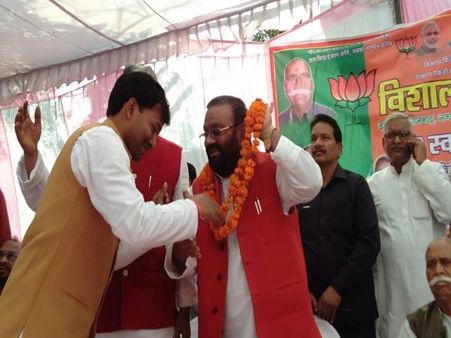 कांग्रेस अध्यक्ष बनने जा रहे राहुल गांधी पर बीजेपी मंत्री ने अमेठी जाकर मढ़ा आरोप