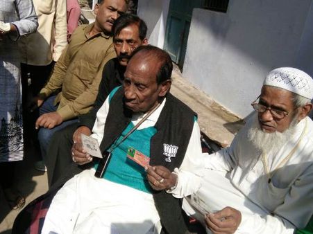 PM मोदी ने जिसके लिए मांगे वोट, उसी का नाम मतदाता सूची से गायब