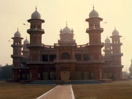 'सच्चा सौदा' के बाद अब कटघरे में पंजाब का राधा स्वामी डेरा, पढ़िए काली करतूत