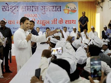 गुजरातः व्यापारियों के बीच पहुंचे राहुल गांधी, लगे मोदी-मोदी के नारे