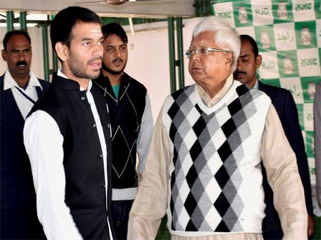 राजनीतिक फ़ायदे के लिए ‘तेज' बन रहे हैं लालू : बीजेपी को भी कीचड़ उछलने से ही कमल खिलने की उम्मीद
