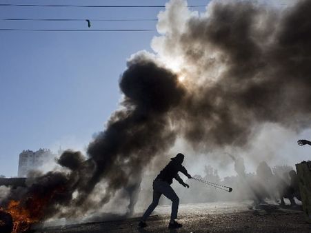 #Jerusalem: इजराइल ने फिलीस्तीन पर हवाई हमले कर कई लोगों को किया घायल