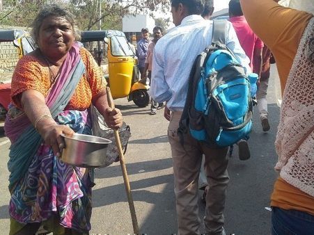 इवांका ट्रंप की यात्रा खत्म होते ही हैदराबाद की सड़कों पर लौटे भिखारी