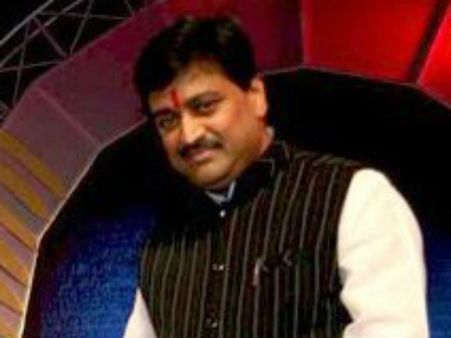 #AdarshSham : पूर्व मुख्‍यमंत्री अशोक चव्हाण पर नहीं चलेगा केस, बदल रहे हैं कांग्रेस के सितारे