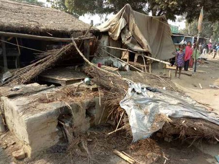 बारावफात का जुलूस निकालने पर दो समुदायों में बवाल, तोड़फोड़, लूटपाट