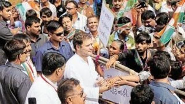 गुजरात चुनाव: विकास पहले 'पगलाया' और फिर 'धार्मिक' बन गया