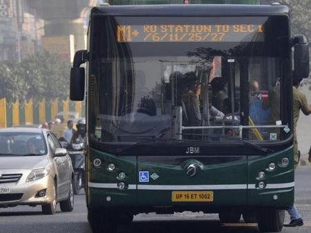 Noida के सेक्टर 18 बस स्टॉप पर वोडाफोन की Wi-Fi बस शेल्टर सेवा को शुरू