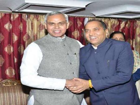 जय राम ठाकुर ने राज्यपाल से मिलकर भाजपा सरकार बनाने का दावा किया पेश