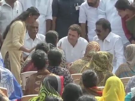 ओखी चक्रवात पीड़ितों से मिले राहुल गांधी, मछुआरों के लिए अलग मंत्रालय की मांग की