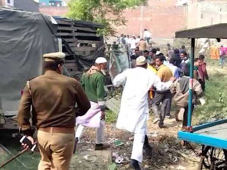 VIDEO UP Civic Poll Results 2017: मुरादाबाद में मच गई भगदड़, समर्थकों पर पुलिस ने भांजी लाठियां