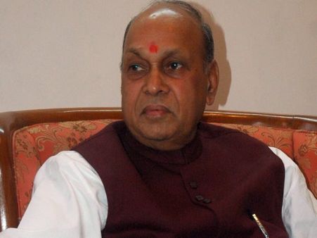 हिमाचल प्रदेश: हारे हुए धूमल को CM पद की रेस जिताने के लिए 3 विधायकों ने की पेशकश