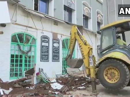 #KamalaMillsfire: हादसे के बाद हरकत में बीएमसी, चार रेस्तरां पर चला बुल्डोजर