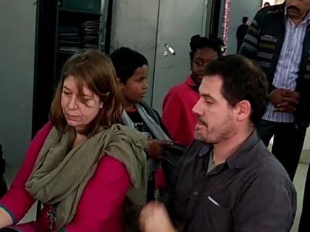 VIDEO: रामपुर की बच्ची को मिले फ्रांस के मां-बाप, विदेश में जिएगी नई जिंदगी