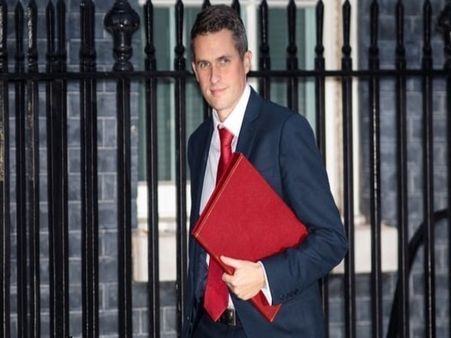 ISIS समर्थकों को ढूंढ कर मारा जाए, बोले ब्रिटिश रक्षा मंत्री