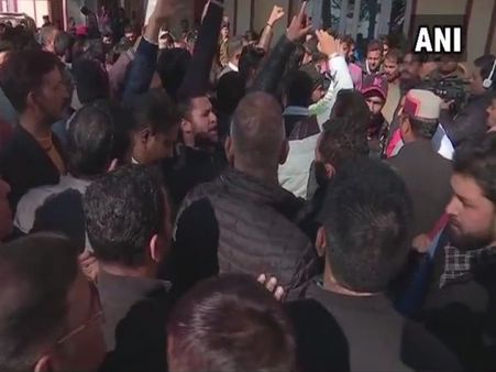 आमने-सामने धूमल और जय राम समर्थक, CM पद के लिए BJP में विरोध