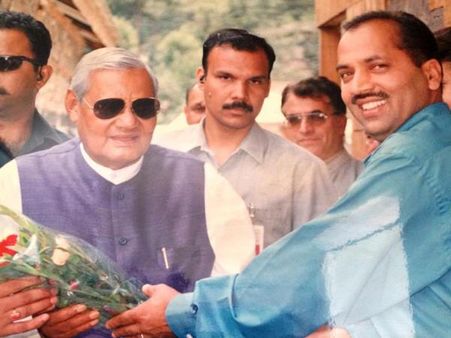 मूंछ की कुर्बानी देकर हिमाचल प्रदेश के CM बने हैं जय राम ठाकुर!