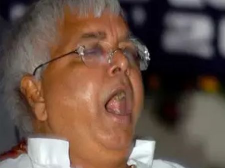 'भगवत गीता' के सहारे कट रही है लालू की सजा, खैनी टाइम पास तो खाना बन गया है मनोरंजन