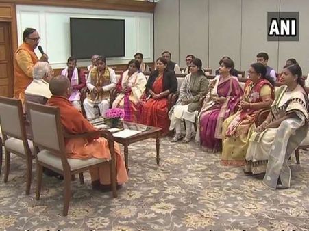 पीएम मोदी ने दिए प्रचार के मंत्र, गुजरात रवाना हुए यूपी के 14 मेयर