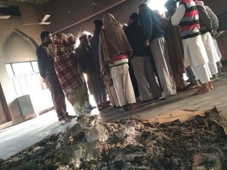 मस्जिद में धार्मिक ग्रंथ फाड़कर किया आग के हवाले, घटना से हड़कंप