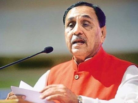 गुजरात: विजय रुपाणी सरकार में इन मंत्रियों का कटा पत्ता, देखिए पूरी लिस्ट
