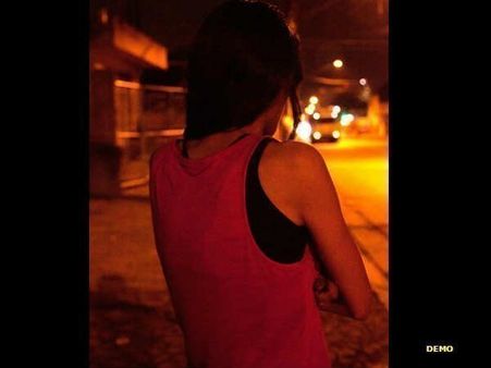 सहेली ने धोखे से बुलाया और कराने लगी जिस्‍मफरोशी, हर रात आते थे नए-नए ग्राहक फिर एक दिन...