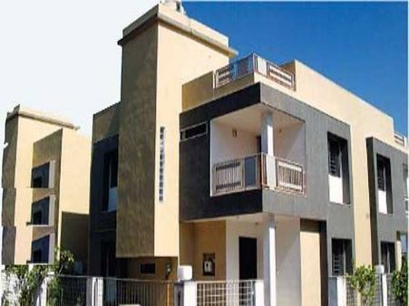 कलेक्टर से गुहार- पूर्व सांसद से खाली कराओ मकान