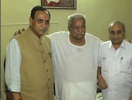 Gujarat Assembly Elections 2017: विजय रूपाणी का केशुभाई से मिलना बहुत कुछ कहता है...