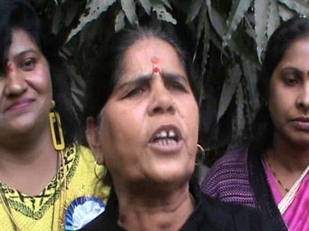 गुलाबी गैंग मुखिया संपत पाल ने कहा, निकाय चुनाव में हुई धांधली, आयोग पर बरसीं