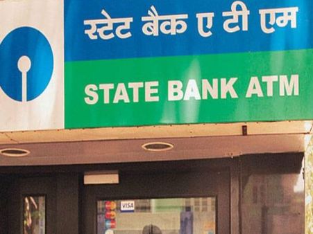 अचानक एक ही गांव के 300 लोगों के अकाउंट में आए 99999 रुपए