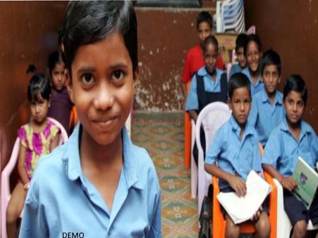 हाथ जोड़कर प्रार्थना करने और वंदे मातरम बोलने पर स्कूल में प्रिंसिपल करते हैं बच्चों की पिटाई