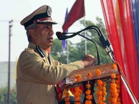 DGP ने जवानों से फिट बने रहने को कहा, रामबन के दौरे पर पहुंचे थे एसपी वैद