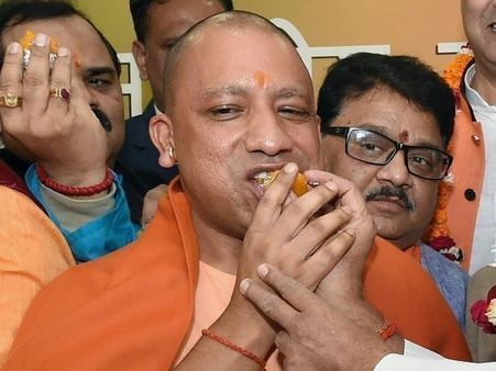 योगी आदित्यनाथ: एक महंत के मुख्यमंत्री बनने ने खींचा दुनिया का ध्यान