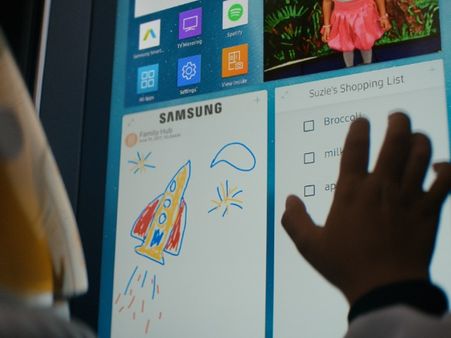 सैमसंग लेकर आया एक ऐसा स्मार्ट फ्रिज, खाना प्लान करने से लेकर कैब बुक, सब काम करेगा