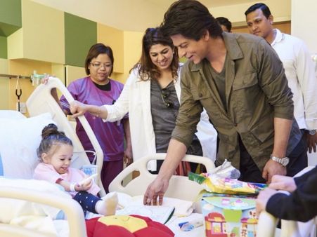 चैरिटी के लिए शाहरुख खान को सम्मानित करेगा वर्ल्ड इकोनॉमिक फोरम, इन दिग्गज हस्तियों के साथ मिलेगा अवॉर्ड