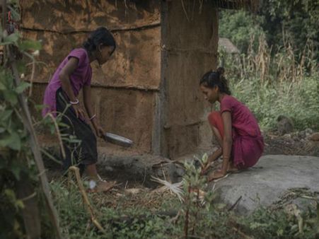 पीरियड्स की वजह से यहां अपने ही घर से निकाल दी जाती हैं महिलाएं