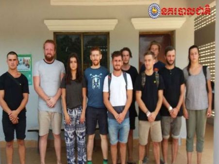 टूरिस्ट प्लेस पर न्यूड होकर कर रहे थे अश्लील डांस, 10 विदेशी हुए गिरफ्तार