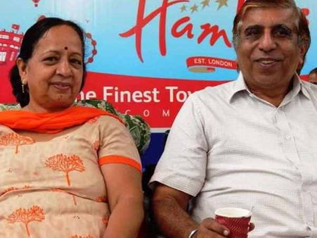 इलाहाबाद यूनिवर्सिटी प्रोफेसर की पत्नी सब्जी लेने निकली, ट्रैक पर मिली लाश