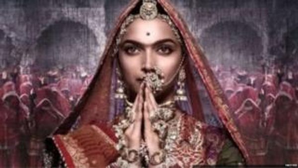 पद्मावत फ़िल्म के 'घूमर' गाने में दीपिका पादुकोण की कमर कैसे ढंक गई?