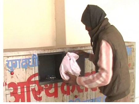 VIDEO: कानपुर का अनोखा 'बोन बैंक' जहां लॉकर में सुरक्षित रहती हैं अस्थियां