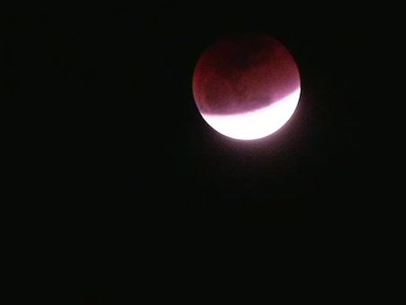 ग्रहण के बाद वाराणसी के गंगा घाट पर उमड़ा का जन सैलाब