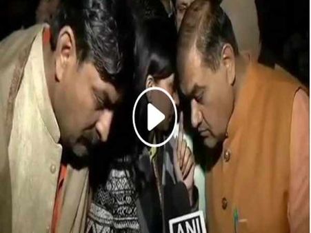 बवाना में आग: वीडियो हुआ वायरल, भाजपा नेता पर उठ रहे सवाल