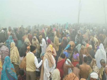 मकर संक्रांति: इलाहाबाद के संगम की तस्वीरें, दोपहर तक 22 लाख कर चुके स्नान