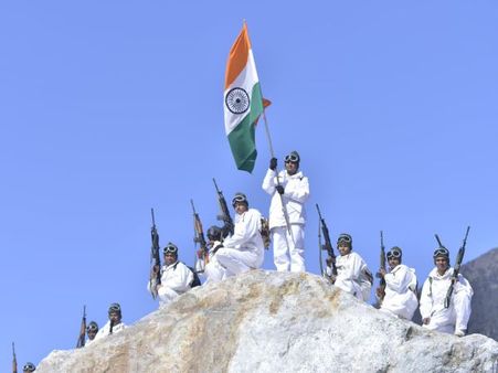 #RepublicDay: -30 डिग्री में, 18000 फीट पर ITBP जवानों ने लहराया तिरंगा, देखिए वीडियो...