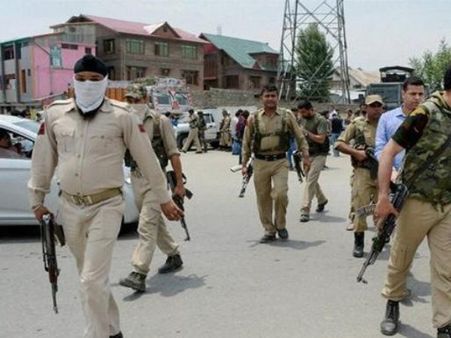 J&K: टीवी चैनल ने दो निर्दोष युवकों को बताया आतंकी, टेलीकास्ट कर दी उनकी फोटो