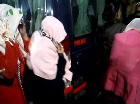 VIDEO: कानपुर के पॉश इलाके में सेक्स रैकेट का भंडाफोड़, 7 गिरफ्तार
