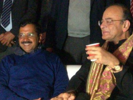 केजरीवाल के डिनर में शामिल हुए जेटली, कांग्रेस का तंज-बदले बदले सरकार नजर आते हैं
